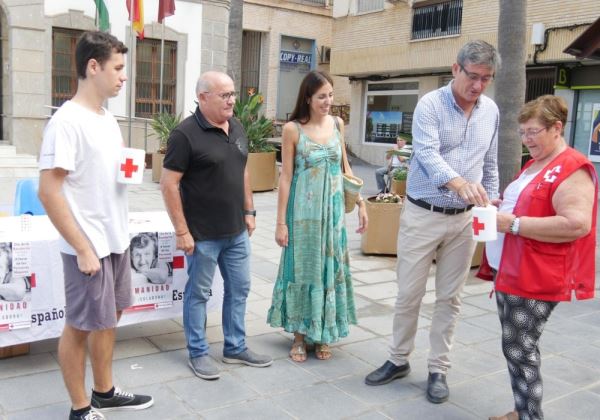 Cruz Roja celebra en Almería el Día de la Banderita en una jornada centrada en los mayores