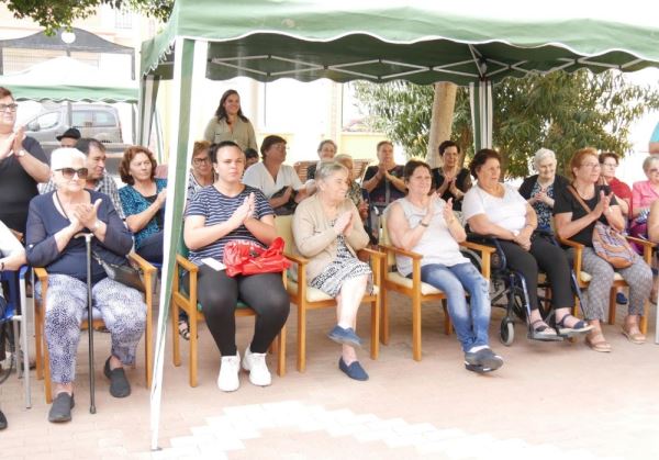 Adra celebra el Día Internacional de las Personas Mayores con su tradicional desayuno saludable y diversos talleres
