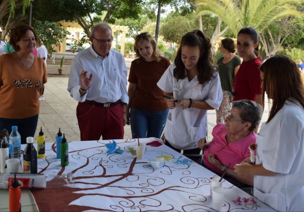 Juegos, talleres y bailes en el comienzo de la Semana del Mayor en Vícar