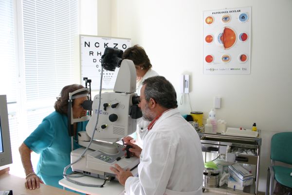 Salud realiza retinografías a más de 35.000 pacientes con diabetes en Almería