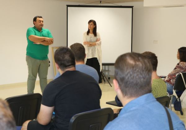 El edil de Agricultura de El Ejido inicia con estudiantes de la EFA Campomar una ronda de visitas al CUAM