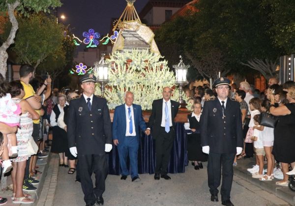 La procesión de la Divina Infantita pone el cierre a los actos religiosos en honor a la patrona de El Ejido