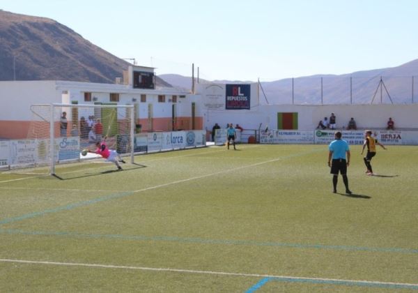 El Berja CF pierde ante el Estepona y los resultados favorables se le resisten