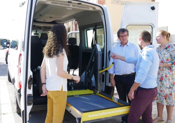 El Ayuntamiento de Adra dispone ya de un nuevo vehículo adaptado a los usuarios del Centro Ocupacional