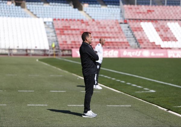Esteban Navarro es destituido en el Almería B