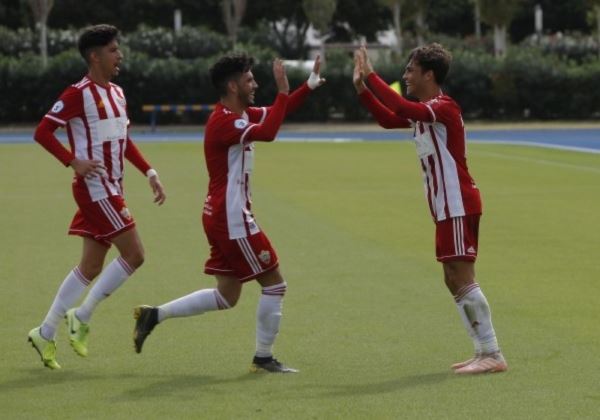 El Almería B vence al Torreperogil en el estreno de Fernando Santos