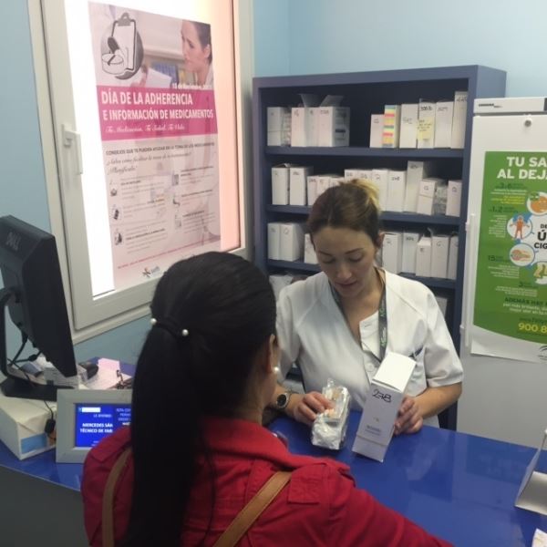 El Hospital de Poniente celebra el Día de la Adherencia e Información de los Medicamentos