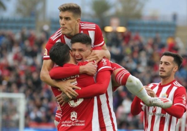 La UD Almería empata ente el Zaragoza en el debut de Guti en el banquillo