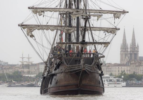 El Galeón Andalucía visita Adra