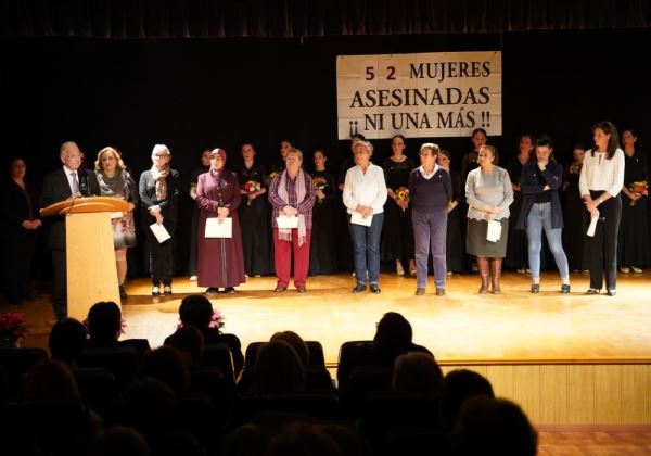 Roquetas vuelve a alzar su voz por la eliminación de la violencia contra la mujer