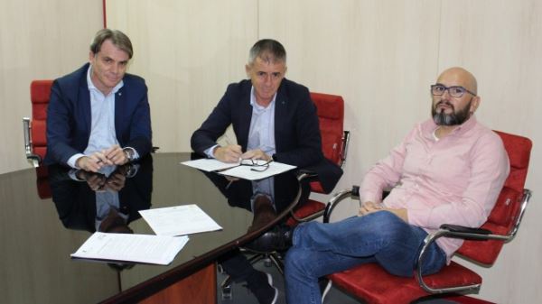 El Almería ficha a Lucas Alcaraz para reconducir la trayectoria del equipo