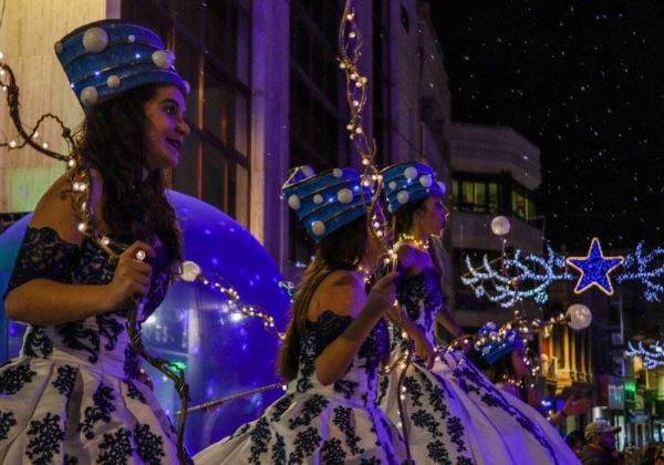 Adra da la bienvenida a una Navidad con una gran nevada