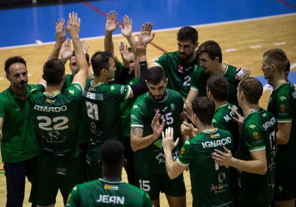 Unicaja Costa de Almería vence al UVC Holding Graz en su 'redebut' europeo