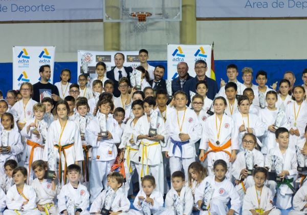 170 deportistas celebran el Quinto Trofeo de Navidad 'Scorpio Kárate Club' en Adra