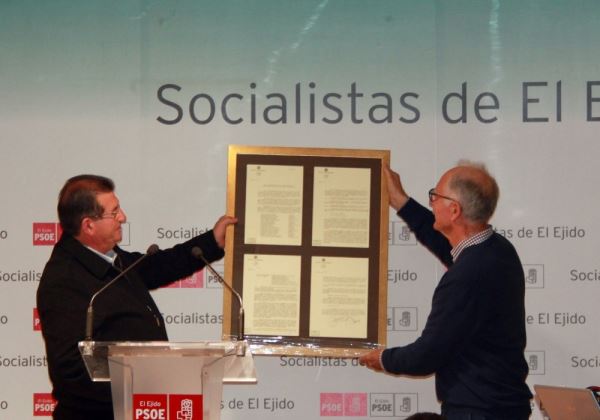 La Agrupación Socialista de El Ejido reconoce la figura y trayectoria de Juan Callejón