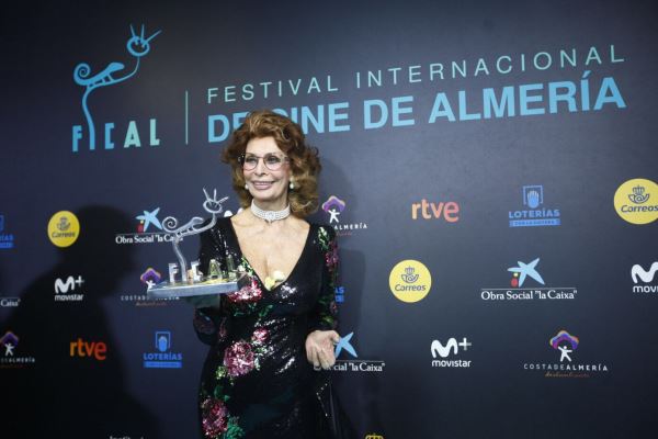 Sophia Loren brilla en la constelación de estrellas de la Gala de Clausura de FICAL2017