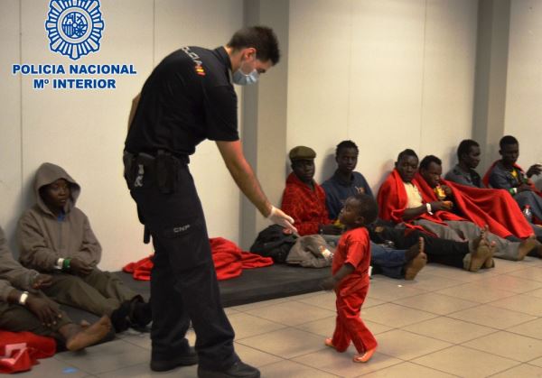 La Policía Nacional rescata a 6.472 personas que pretendían llegar a las costas de Almería