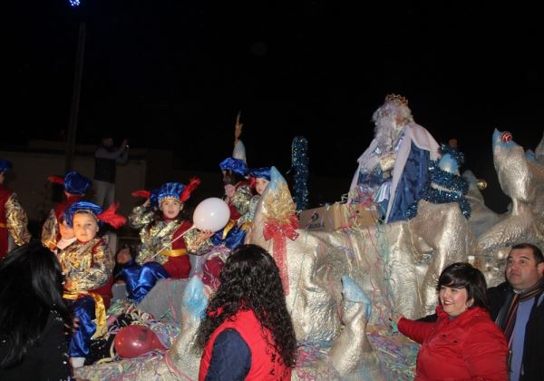 Multitud de niños disfrutan con la cabalgata de los Reyes Magos en Pulpí