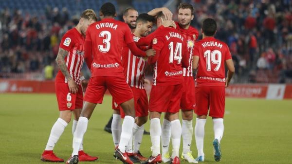 La UD Almería vuelve a la senda de la victoria con un 3-0 ante el Real Zaragoza en casa