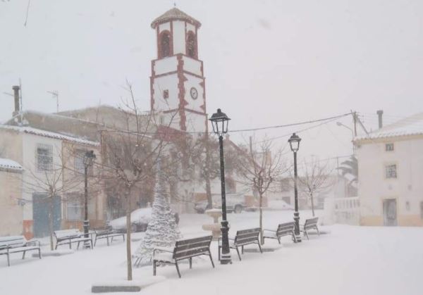 La nueva DANA llega a Almería con viento, nieve, lluvia y carreteras cortadas