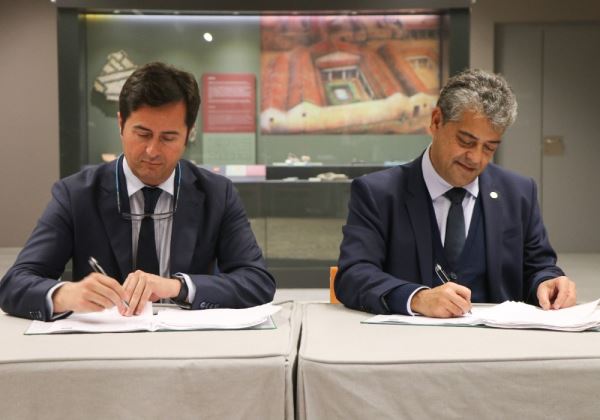 Ayuntamiento de El Ejido y UAL rubrican el contrato de los trabajos arqueológicos de Ciavieja