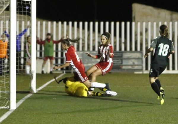 El Almería Femenino le planta cara al líder y lo pone contra las cuerdas