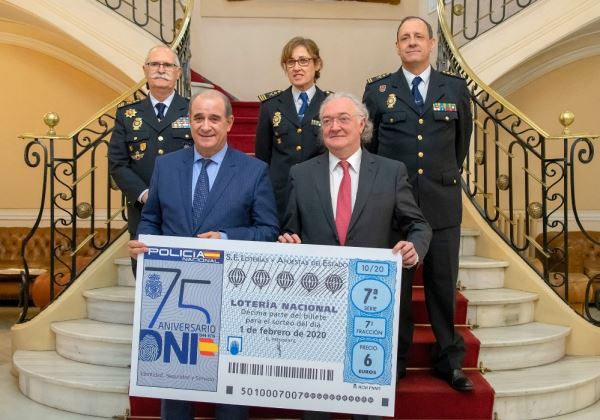 Loterías presenta el décimo conmemorativo del 75 aniversario del DNI