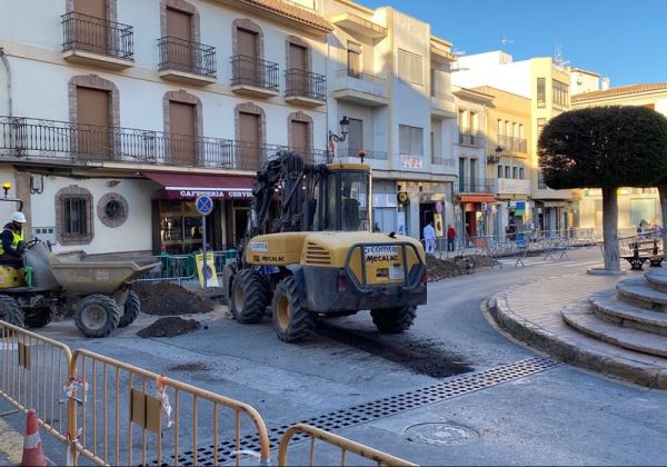 Las obras de la red de recogida de pluviales llegan a la Plaza de la Constitución