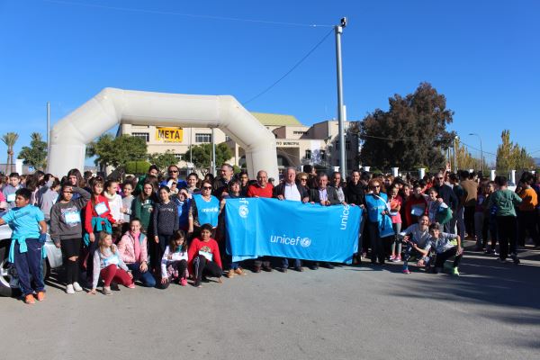 Mil jóvenes huercalenses muestran su solidaridad en una carrera a beneficio de Unicef