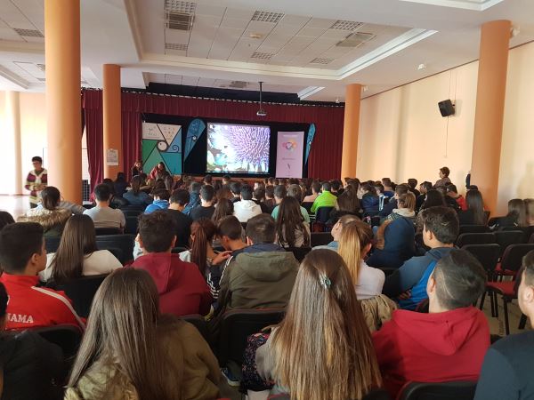 Alumnos de Canjáyar y Alhama participan en un cineforum contra la violencia de género