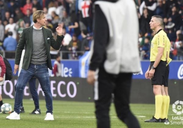 Guti no se sentará mañana en el banquillo del Almería