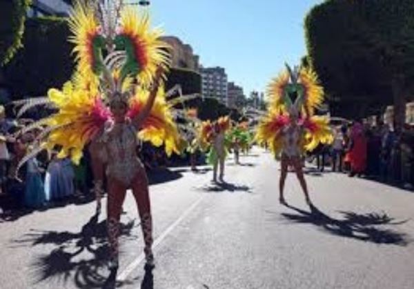 Almería vive su domingo grande de Carnaval, con desfile y fiesta de la sobrasada