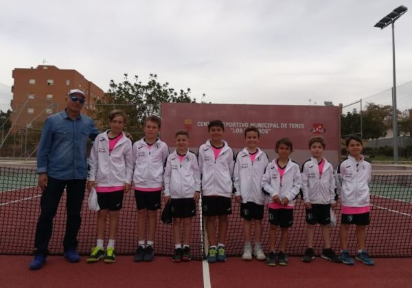 El equipo benjamín masculino del Club de Tenis Aguadulce, campeón de Andalucía