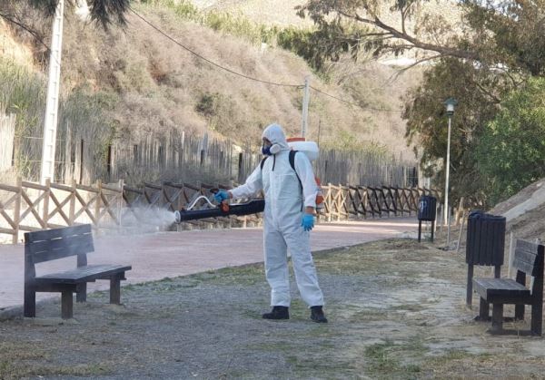 El Ayuntamiento de Adra continúa reforzando la limpieza y desinfección frente al Covid-19