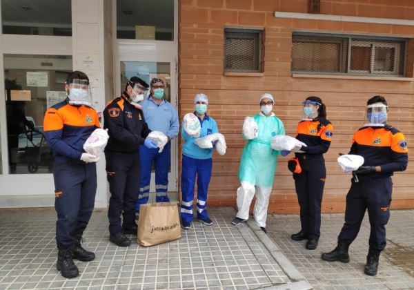 'Costureras' de El Ejido confeccionan gorros de protección frente al COVID-19