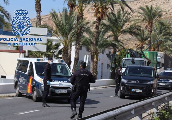 La Policia Nacional detiene a un hombre que transportaba 11 kilos de marihuana