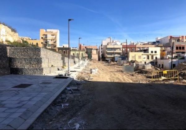 El Ayuntamiento de Almería levanta la suspensión de las obras municipales