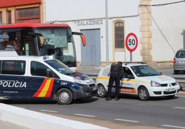 Detenido tras darse a la fuga en un control y abandonar el vehículo