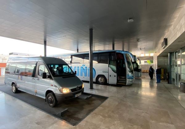 Berja refuerza la limpieza del transporte colectivo