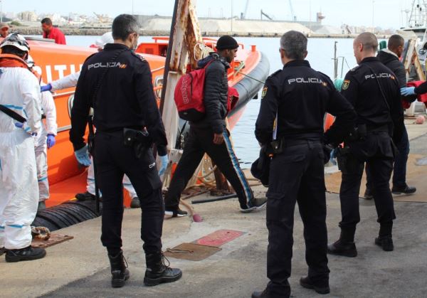 Rescatada una patera al este de Cabo de Gata con 35 personas a bordo