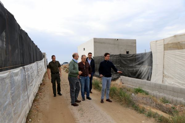 Góngora comprueba el estado de los caminos rurales dañados por el granizo de 2015