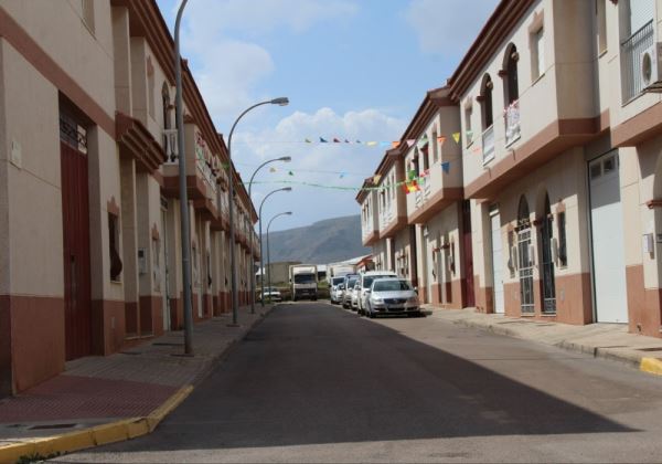 Denunciados por saltarse el estado de alarma y hacer fiesta en la calle en El Ejido