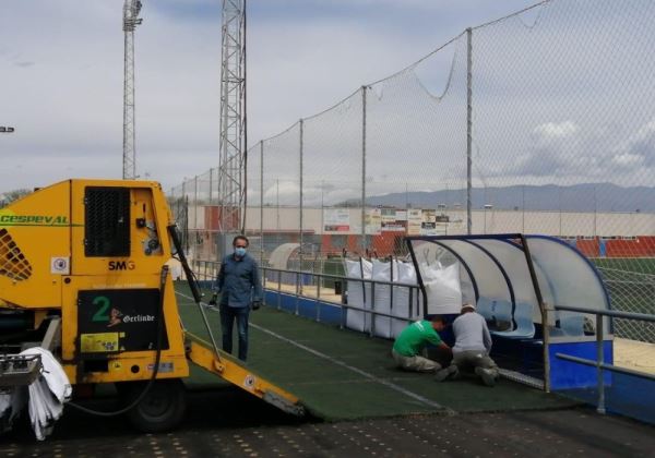 Se inicia la renovación del césped del Complejo Deportivo de La Cañada