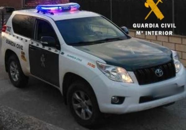 Se encierra en su casa con la bombona de butano abierta