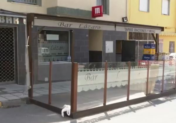 Vícar permite la ampliación de terrazas de bares y restaurantes