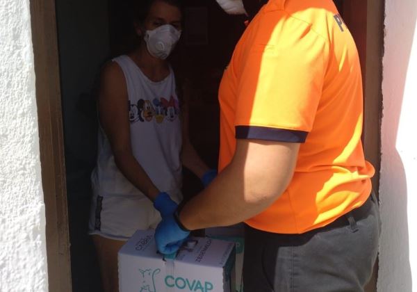 Vícar recibe una donación de leche de Cabrandalucía que irá a personas desfavorecidas