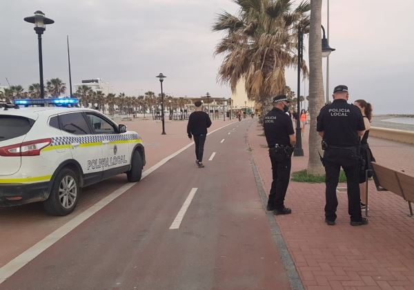 La Policía Local de Adra intensifica la vigilancia con la entrada en la Fase 1