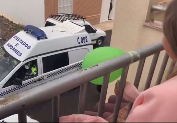 Se detienen las felicitaciones de la Policía Local a los menores vicarios