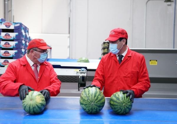 El presidente de la Junta visita las instalaciones de Vicasol 3