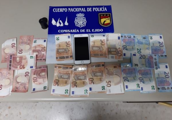 Sorprendidos cuando llevaban a cabo un 